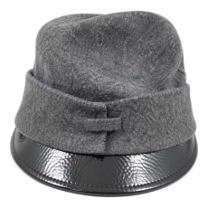 CZAPKA SZWEJKOWA Z MUNDUROWYM DASZKIEM